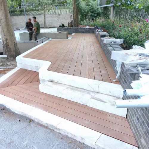 天津河东区木塑地板施工案例|广泛适用于天津市政园林、天津景区、天津校园、高新企业园区