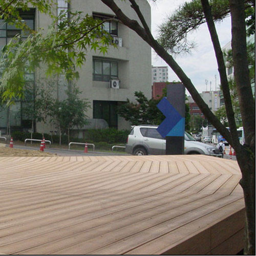 天津红桥区木塑栈道平台铺设工程|天津木塑板材环保、无毒、可再生，不含甲醛，绿色新型地面装饰材料