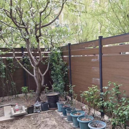 家庭小院塑木篱笆墙定制安装工程.jpg